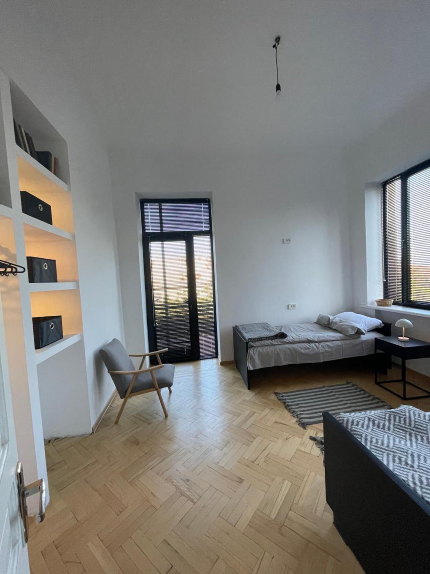 Twins Guest House Телави Экстерьер фото